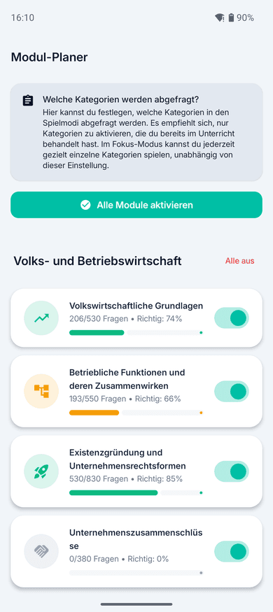 App-Screenshot auf dem Handy: der Modul-Planer mit den Kategorien des Fachs Volks- und Betriebswirtschaft, je mit gelernten Fragen und Richtig-Quote