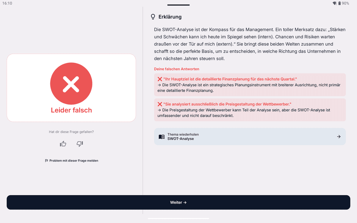 App-Screenshot im Querformat: nach einer falsch beantworteten Frage steht die Auflösung links und die Erklärung mit den Hinweisen zu den gewählten Fehlantworten rechts daneben