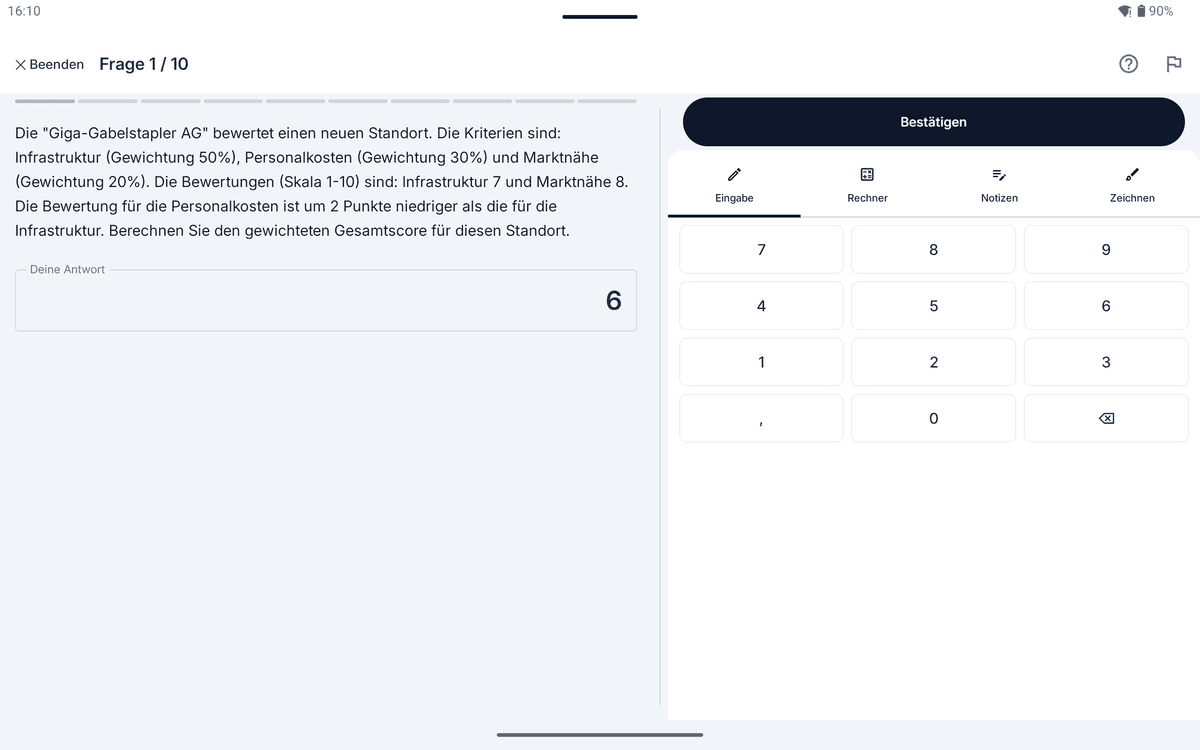App-Screenshot auf dem Tablet: Rechenaufgabe zum Thema Entscheidungsmatrix – „Die "Giga-Gabelstapler AG" bewertet einen neuen Standort.“