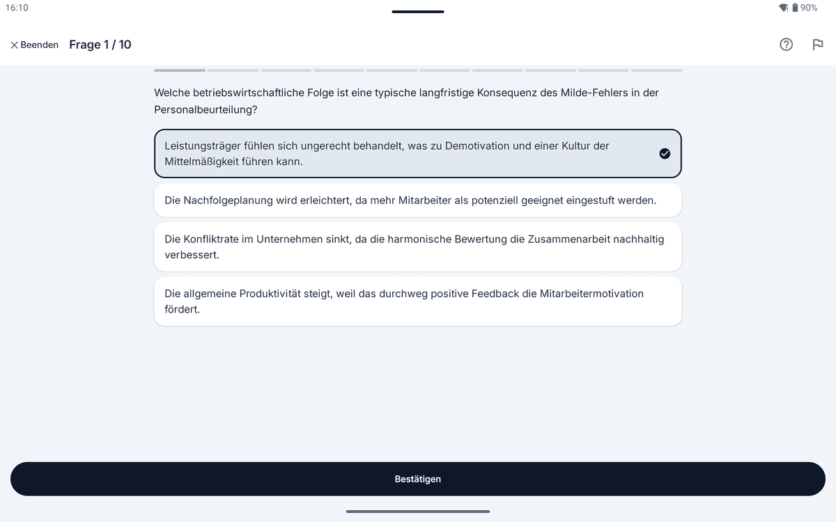 App-Screenshot auf dem Tablet: Multiple-Choice-Frage zum Thema Milde-Fehler – „Welche betriebswirtschaftliche Folge ist eine typische langfristige Konsequenz des Milde-Fehlers in der…“