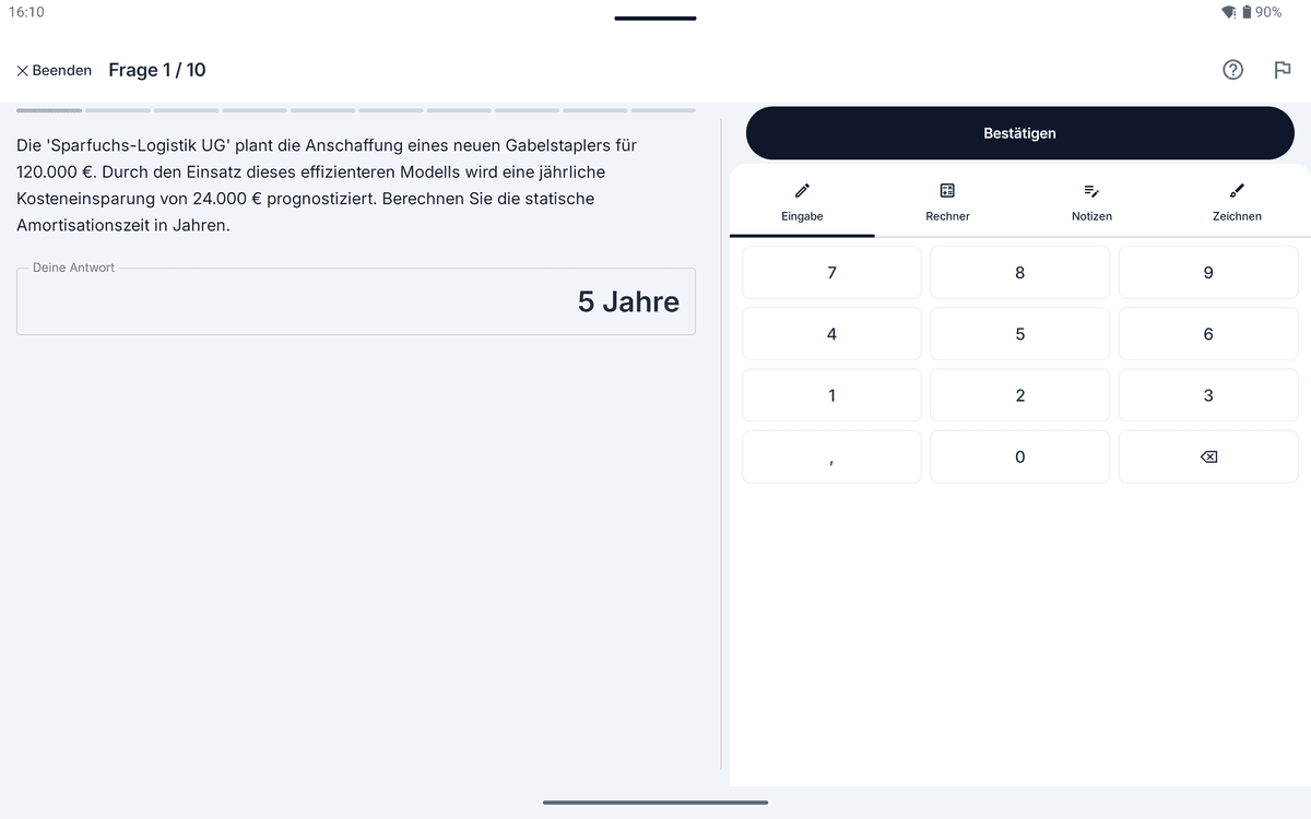 App-Screenshot auf dem Tablet: Rechenaufgabe zum Thema Amortisationsrechnung – „Die 'Sparfuchs-Logistik UG' plant die Anschaffung eines neuen Gabelstaplers für 120.000 €.“
