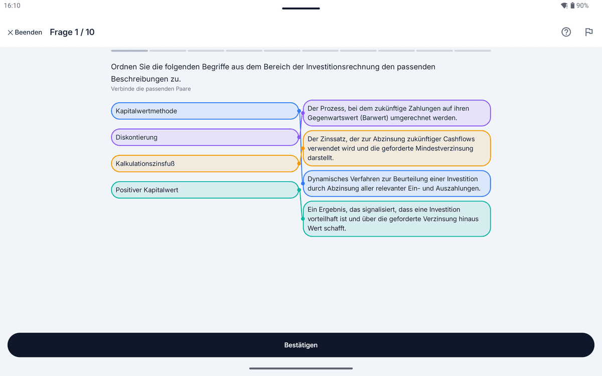 App-Screenshot auf dem Tablet: Zuordnungsaufgabe zum Thema Kapitalwertmethode – „Ordnen Sie die folgenden Begriffe aus dem Bereich der Investitionsrechnung den passenden Beschreibungen zu.“