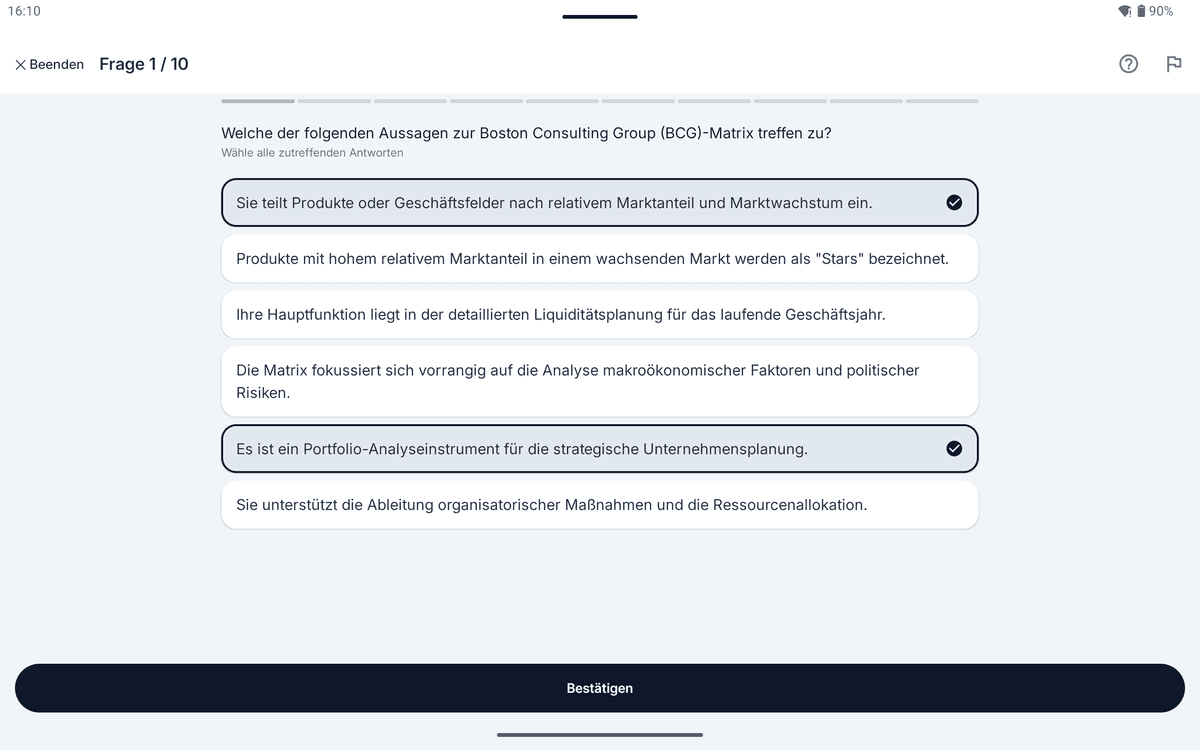 App-Screenshot auf dem Tablet: Frage mit Mehrfachauswahl zum Thema BCG-Matrix – „Welche der folgenden Aussagen zur Boston Consulting Group (BCG)-Matrix treffen zu?“